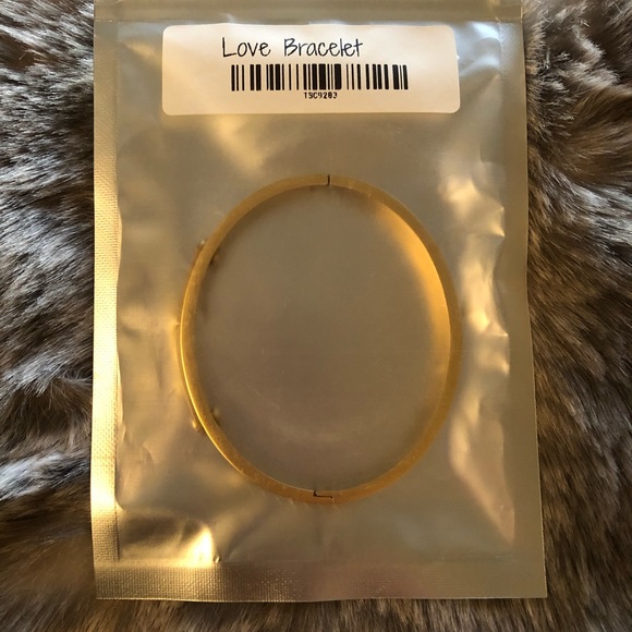 Women’s Love ❤️ bracelet - Picture 4 of 4